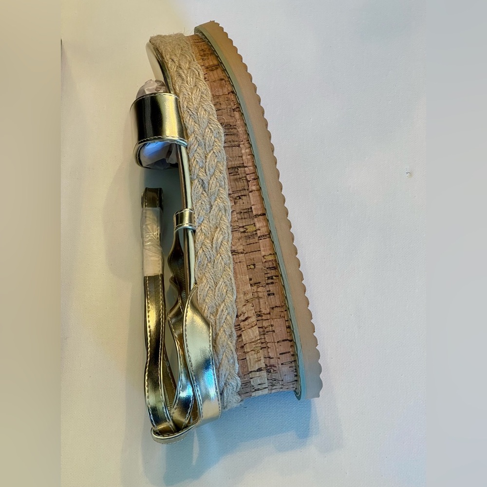 NIB PrettyLittleThing Metallic Gold Sandals Size 6/39 in UK/EU and U.S. Size 8 - Picture 3 of 8